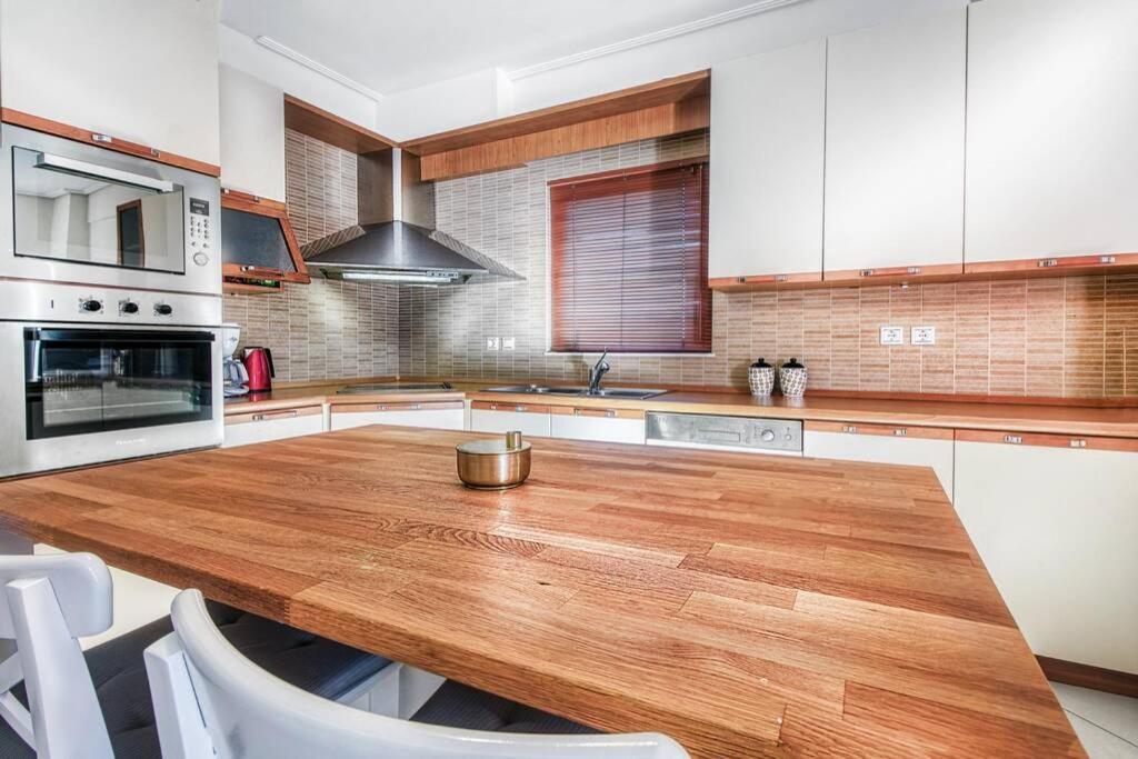 Spacious Apartment In Glyfada Close To The Sea Atenas Exterior foto