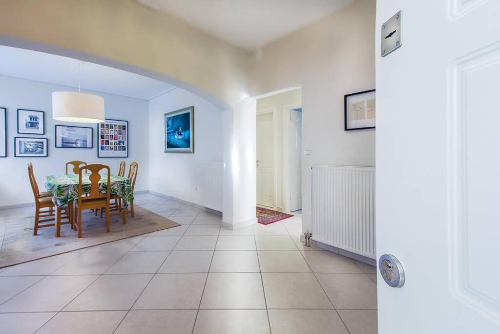 Spacious Apartment In Glyfada Close To The Sea Atenas Exterior foto