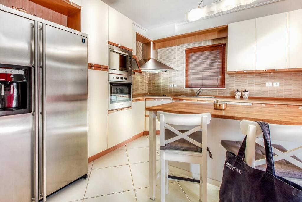 Spacious Apartment In Glyfada Close To The Sea Atenas Exterior foto