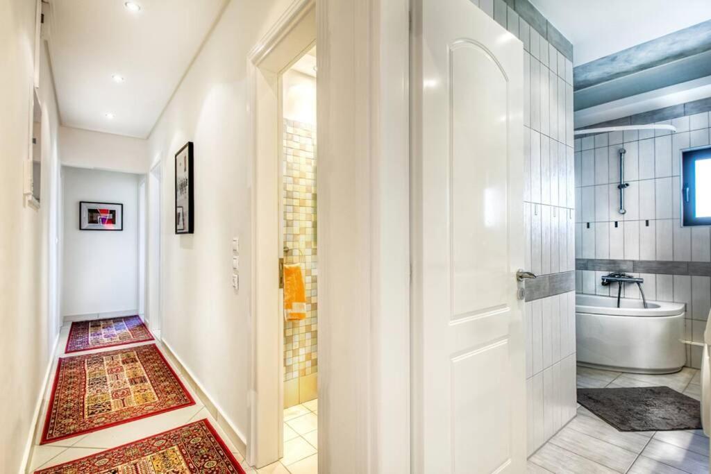 Spacious Apartment In Glyfada Close To The Sea Atenas Exterior foto